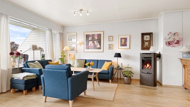 En moderne vedovn sørger for både varme og hygge på kalde dager.
