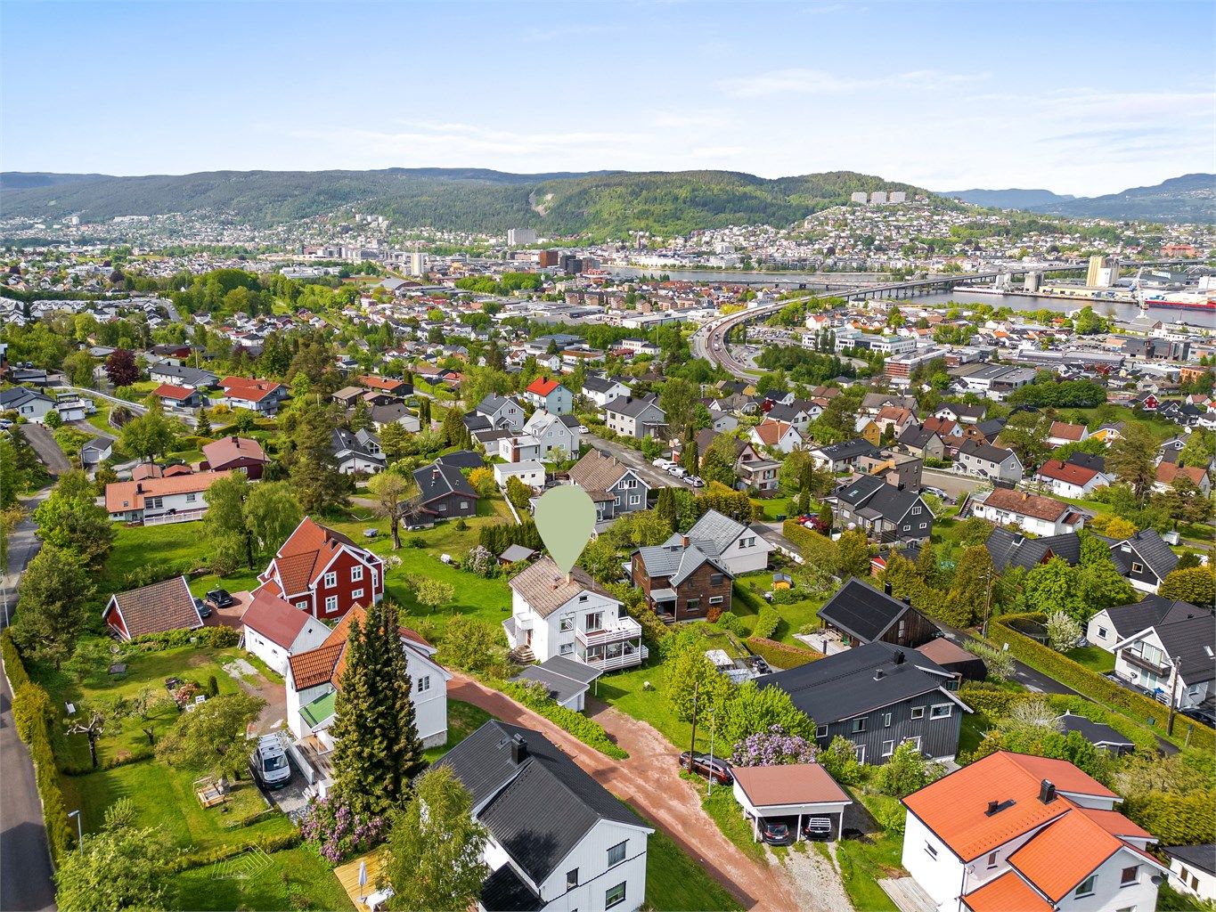 En fin beliggenhet i Drammen, med nærhet til både byliv, natur og flotte turmuligheter.