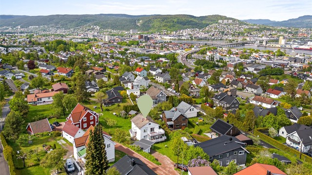 En fin beliggenhet i Drammen, med nærhet til både byliv, natur og flotte turmuligheter.