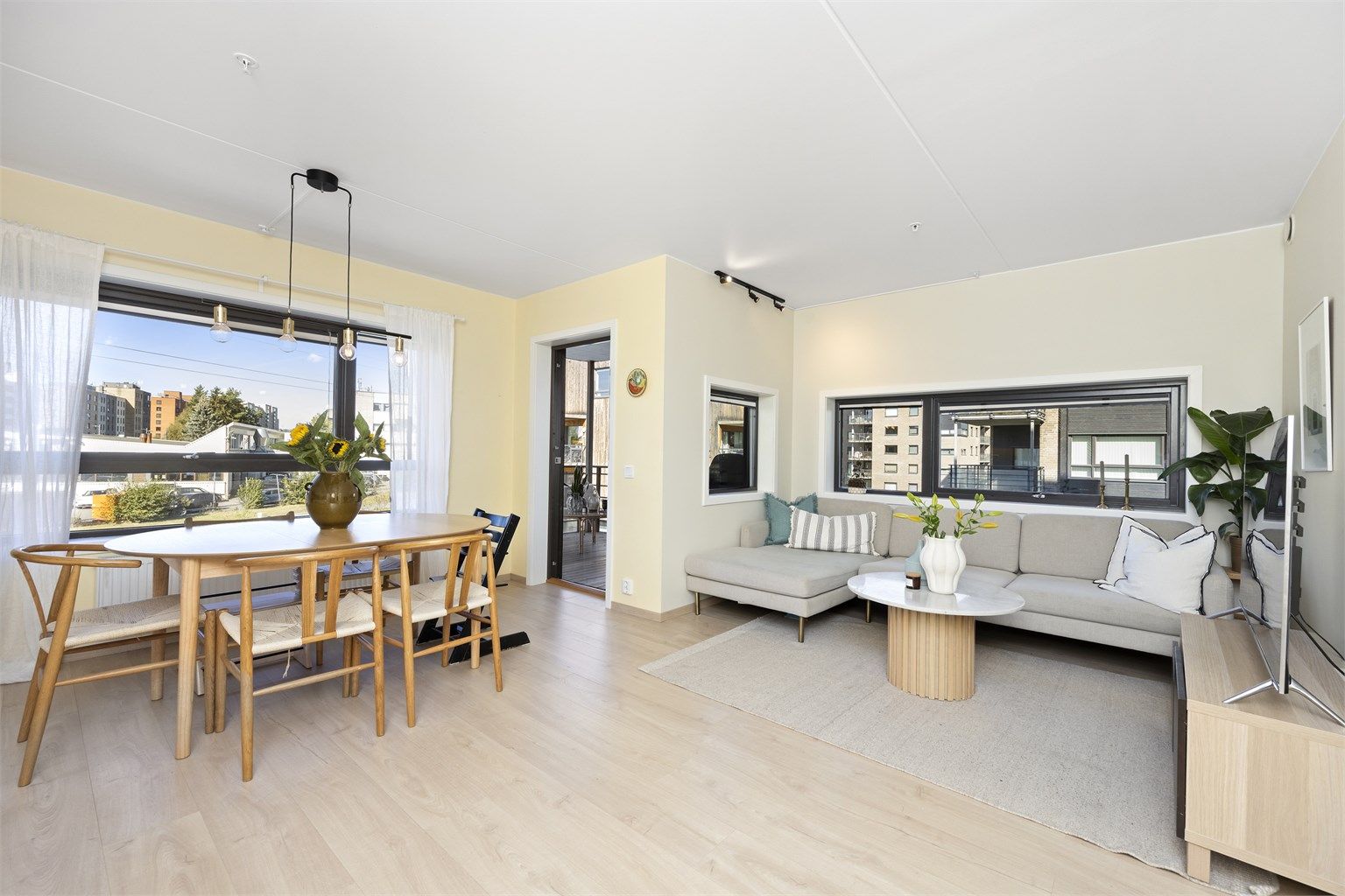 Velkommen til Spireaveien 14 C - presentert av Emir Mekic ved Krogsveen avd. Løren