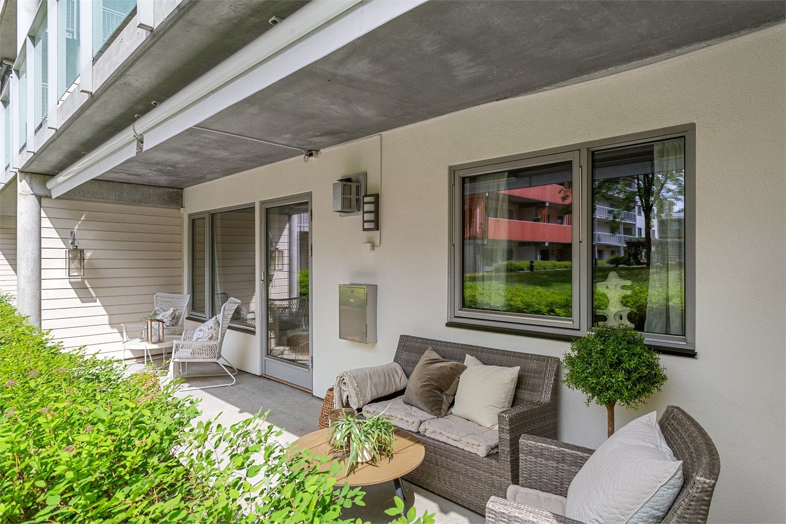 Fin uteplass på overbygget terrasseplatting på 15 kvm