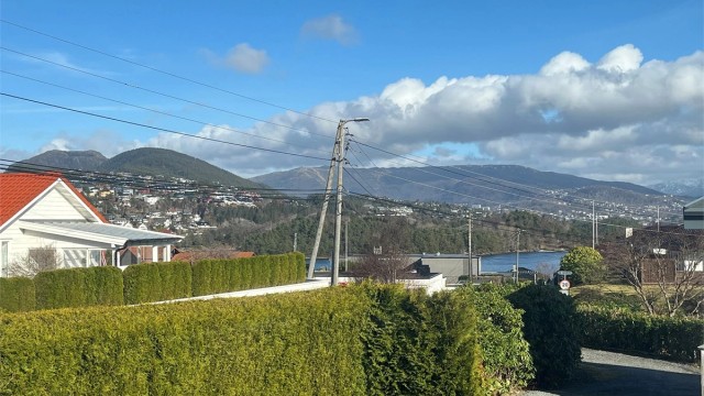 Utsikt fra terrasse ved stuen.