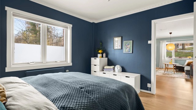 Rommet har en rolig og behagelig atmosfære.