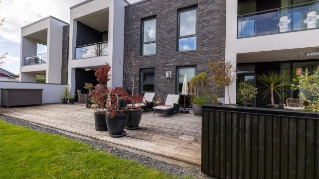 Stor og flott markterrasse på 87 kvm og hage mot syd