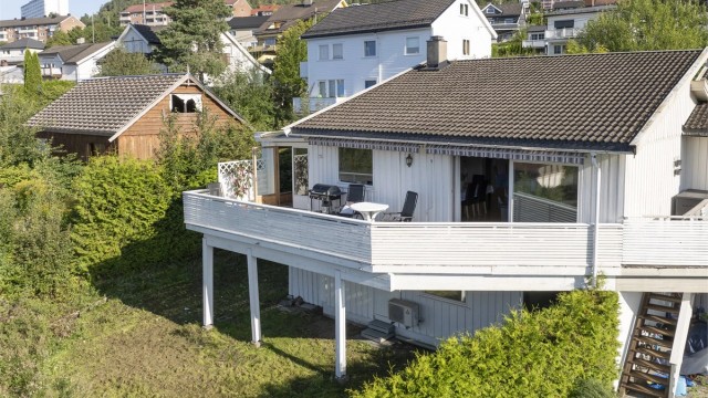 Lyst og pent hus over 2 etasjer