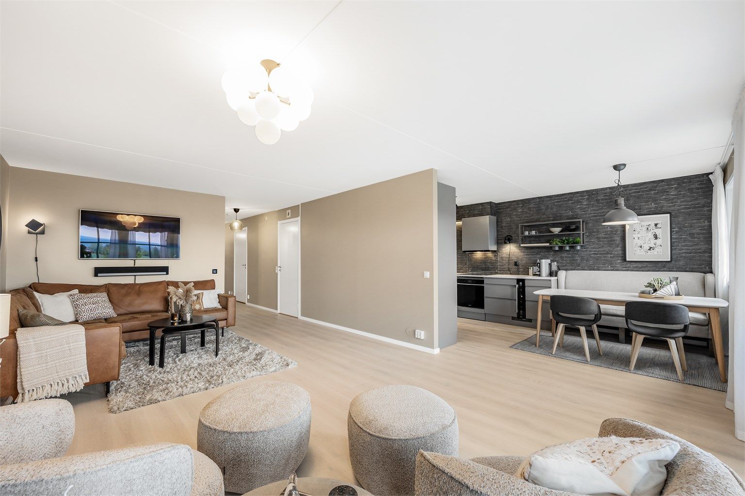 Dette er en lekker 3-roms leilighet med en god intern beliggenhet på Brånåsen på Skedsmokorset!