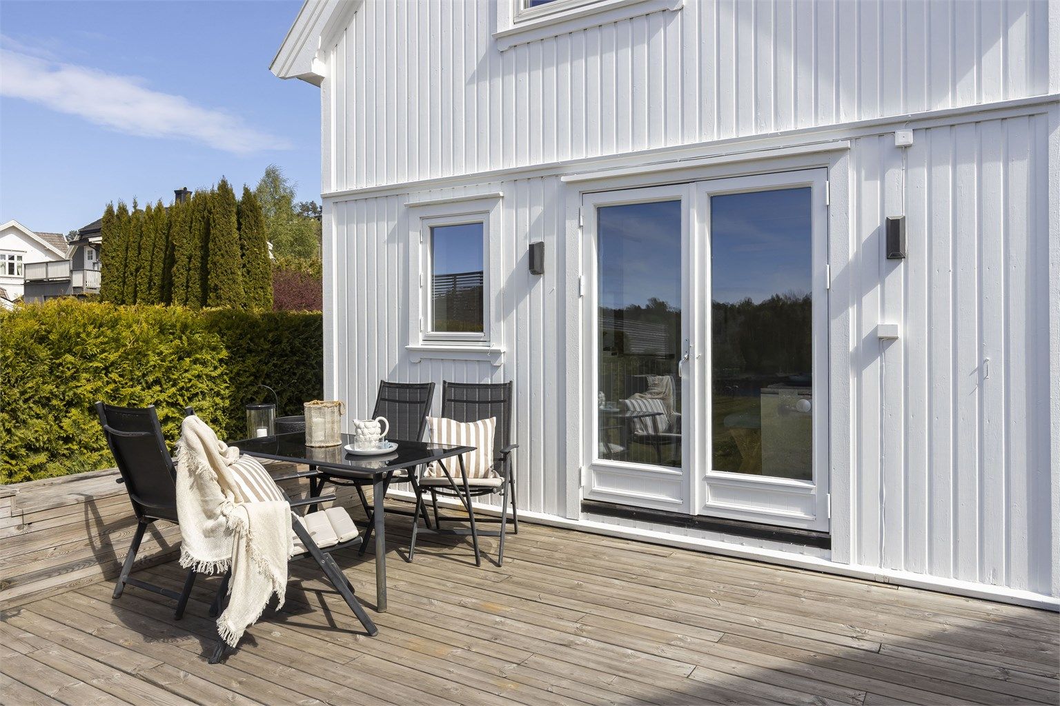 Godt med plass til hagemøbler, og hyggelig stunder med venner. 