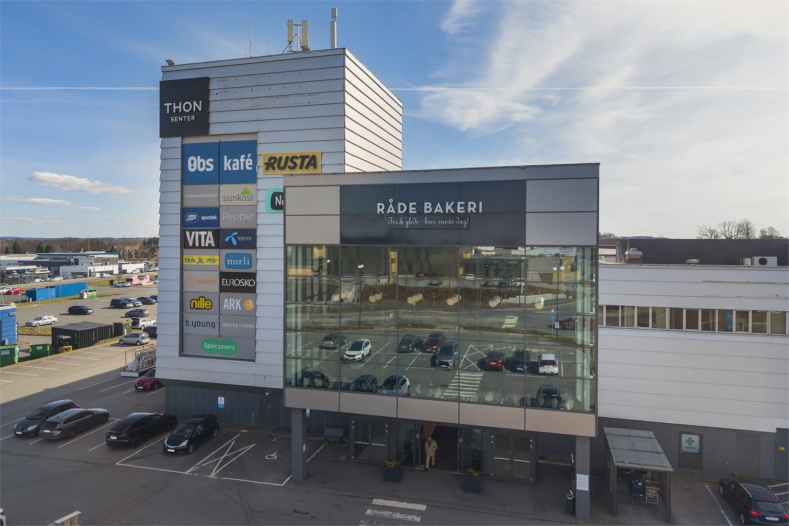 Den daglige handlerunden er raskt unnagjort, med Rema 1000 og Rygge storsenter kun en kort kjøretur unna.