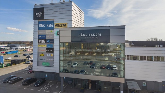 Den daglige handlerunden er raskt unnagjort, med Rema 1000 og Rygge storsenter kun en kort kjøretur unna.