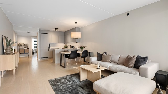 Leiligheten har en gjennomgående og effektiv planløsning som utnytter plassen godt.