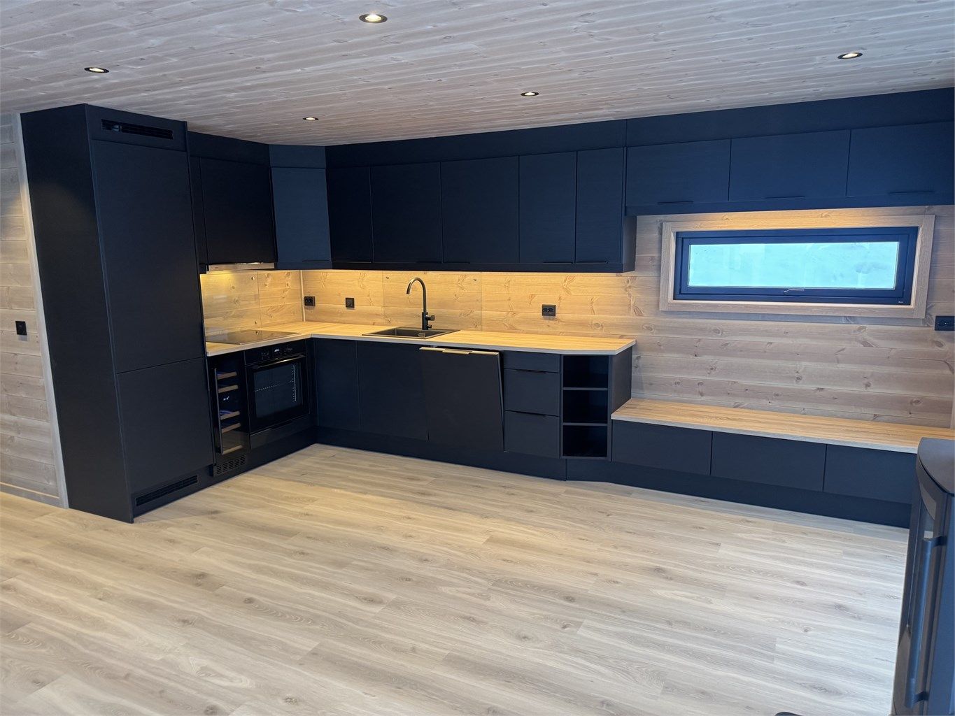 Bildet er fra den ferdigstilte hytten. 