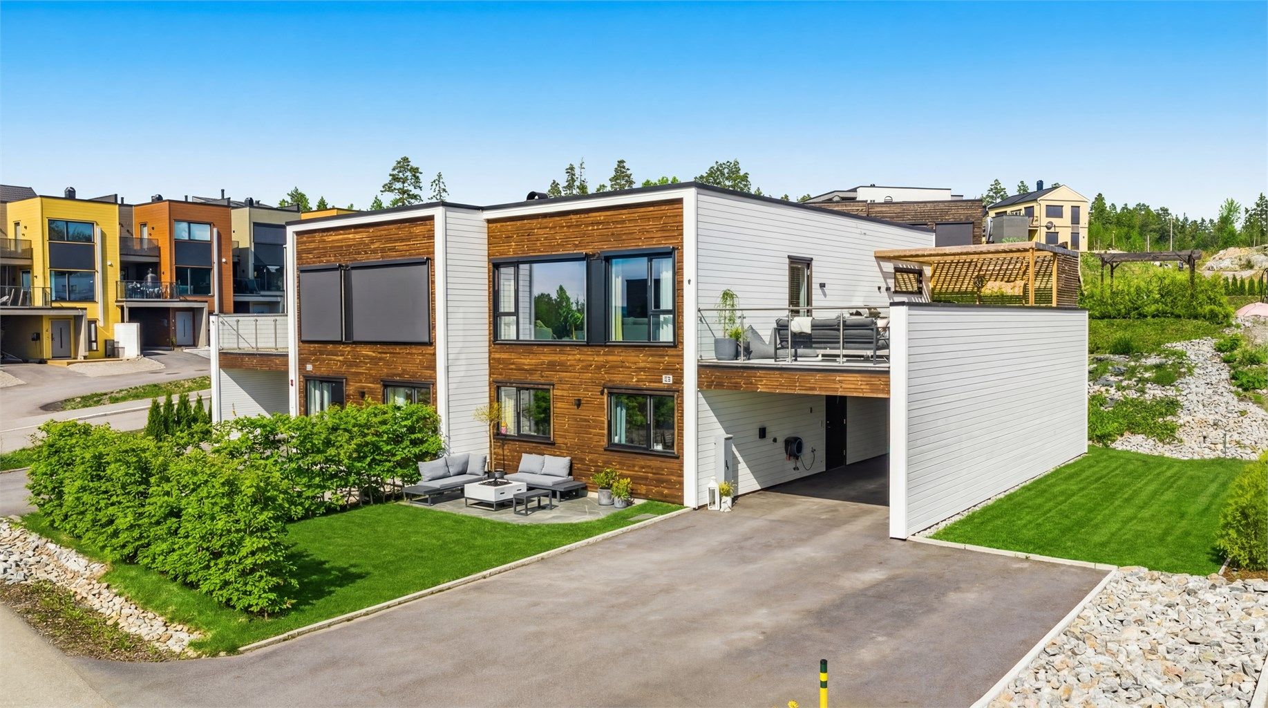Utsiktsvegen 2 B - Innbydende og moderne halvpart av tomannsbolig i barnevennlig boområde. Foto: Flytende Film AS (Øyvind Borgersen) Redigert med AI