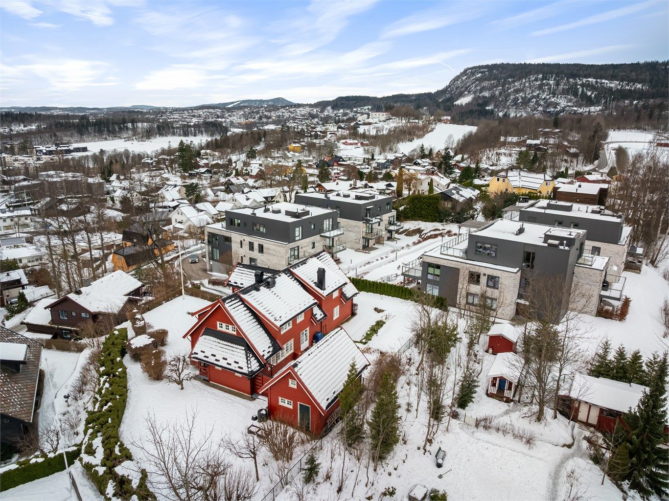 Boligen ligger svært barnevennlig, med kort og trygg skolevei på ca. 500 meter til Billingstad barneskole. Det ligger flere barnehager i kort gangavstand fra boligen