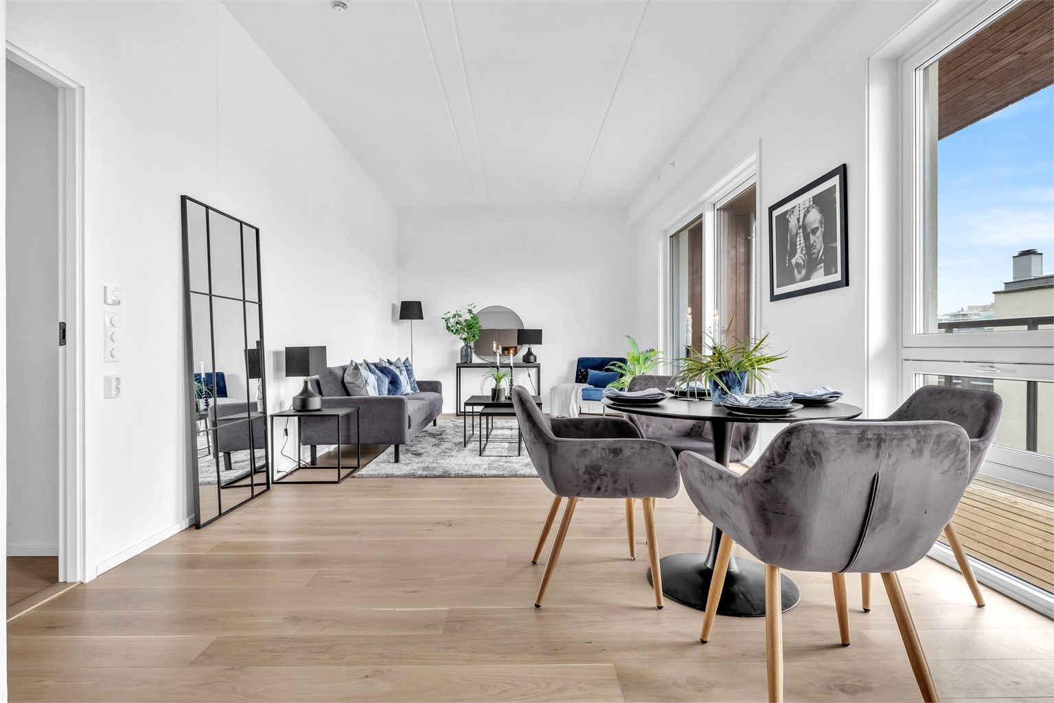 Leiligheten holder en holdt i en nøytral farge, slik at den enkelt kan males i ønsket farge. 