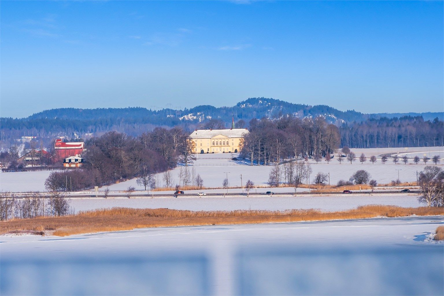 Utsikt mot Jarlsberg hovedgård. 