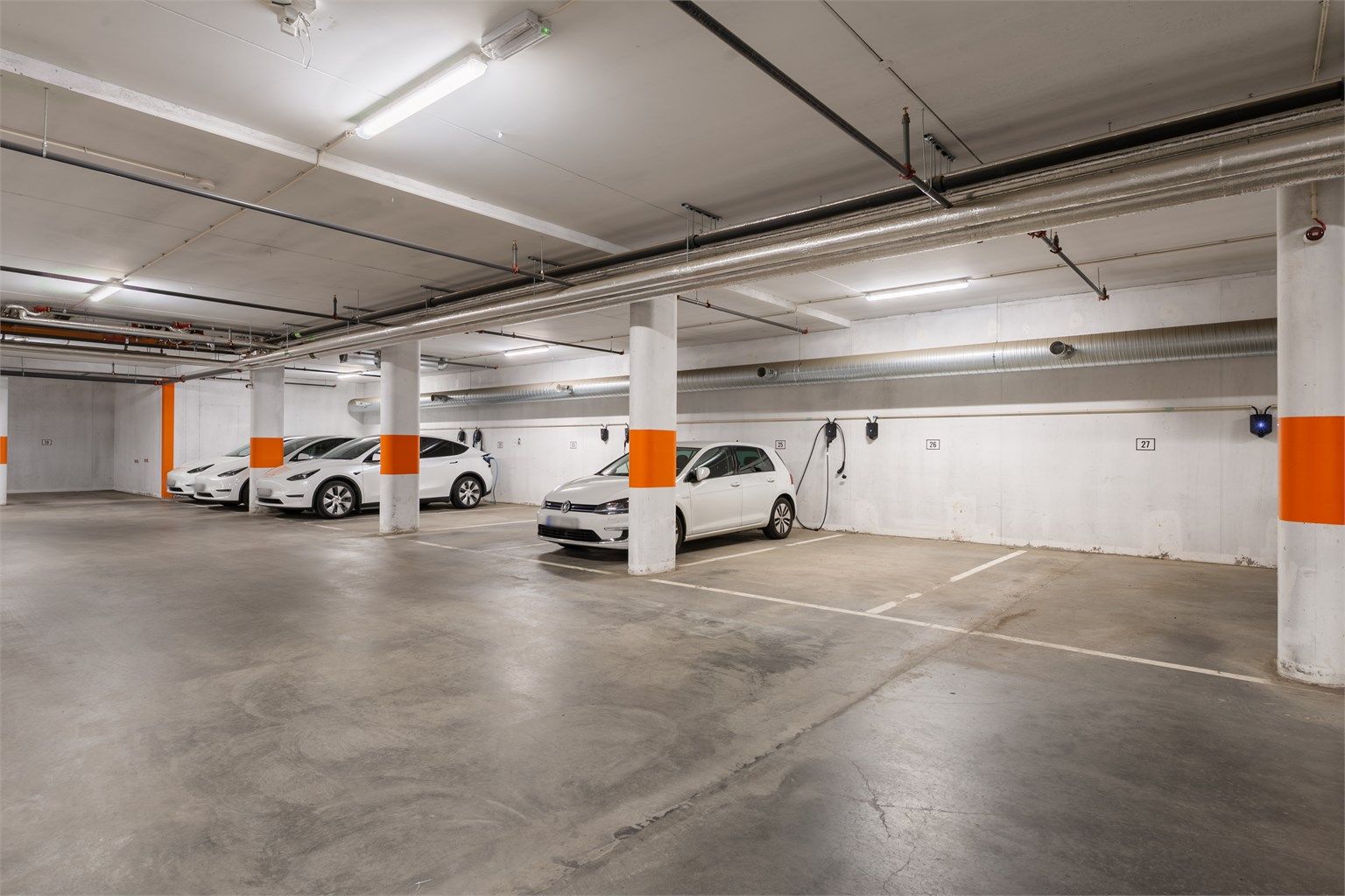 Leiligheten disponerer en garasjeplass i sameiets felles garasjeanlegg