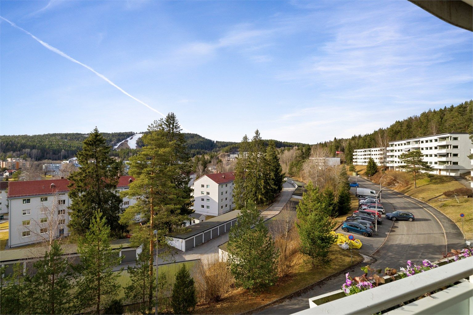 Gjesteparkeringen er gratis og det er ikke nødvendig med bevis.