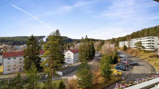 Gjesteparkeringen er gratis og det er ikke nødvendig med bevis.