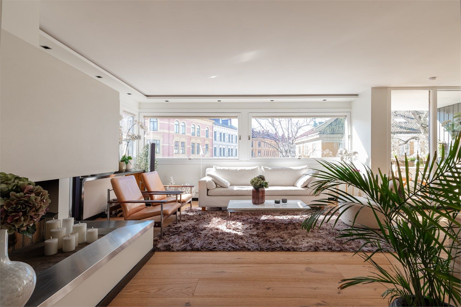 Velkommen til Lille Frogner allé 1 - en gjennomgående selveier med solrik, vestvendt balkong og garasje i samme bygg. 