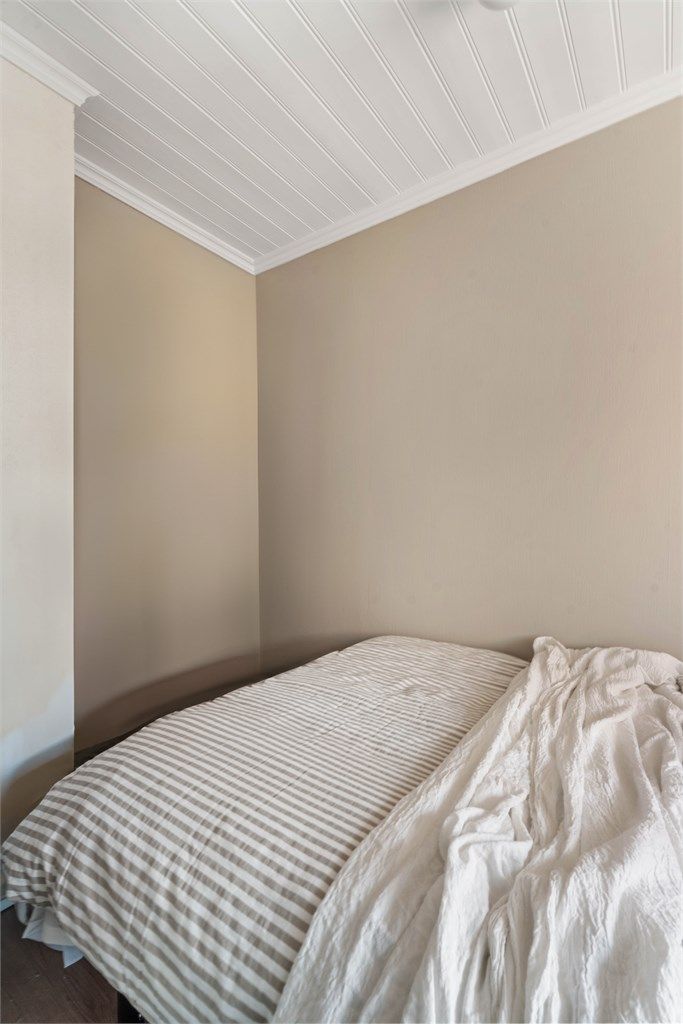 Soverom 2/trapperom. Ikke godkjent for varig opphold.