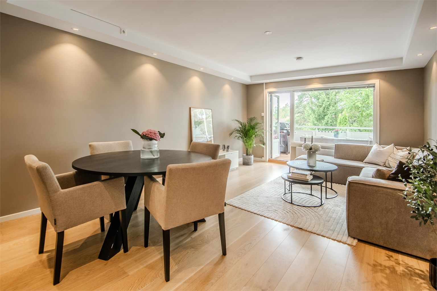 Leiligheten er rålekker med fine overflater og flott fargevalg i alle rom! 