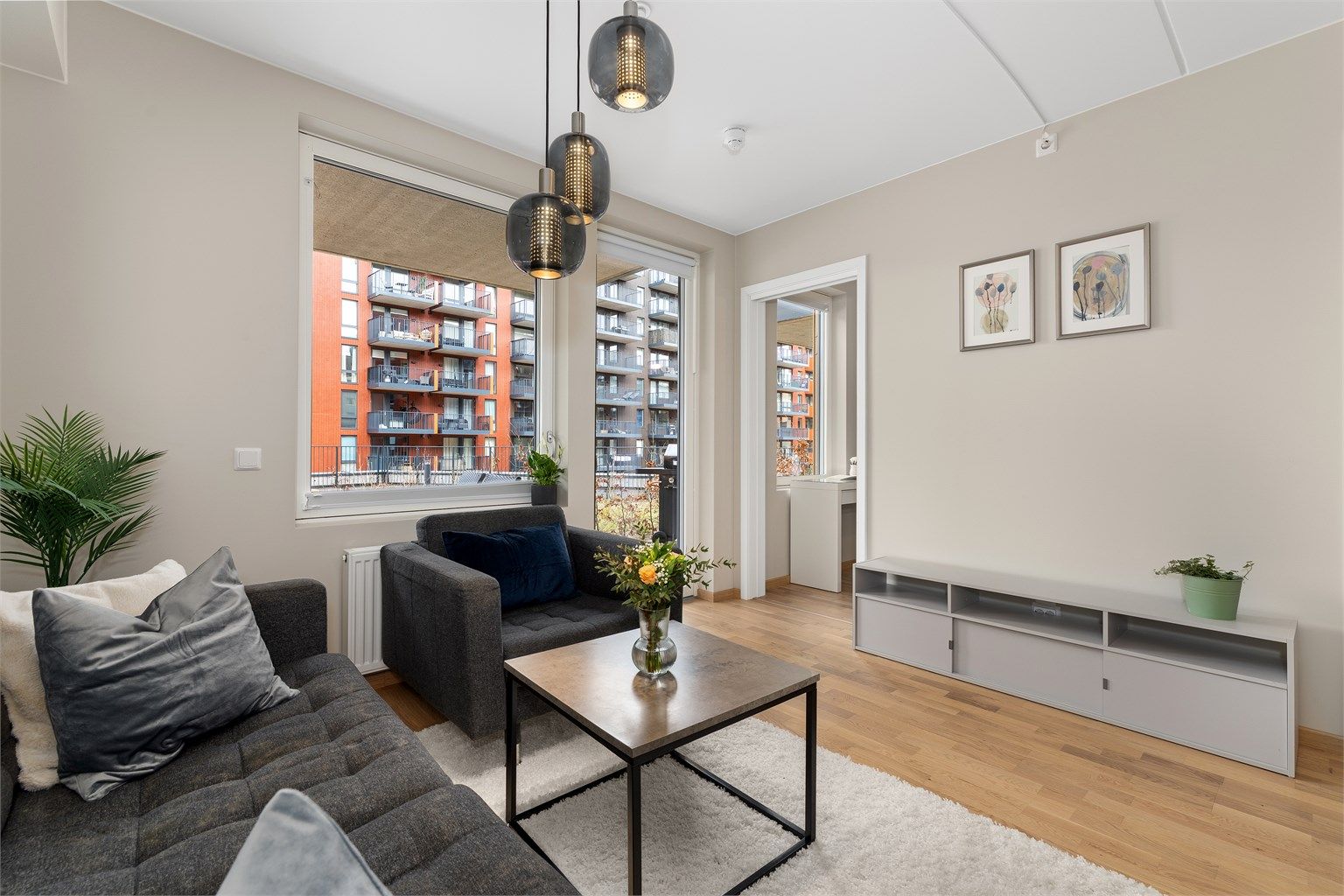 Det er vannbåren varme til radiatorer.