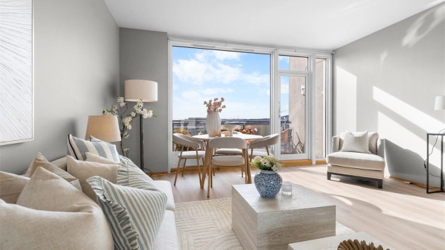 Leiligheten ligger i et moderne bygg fra 2007 med heisadkomst og gode solforhold.