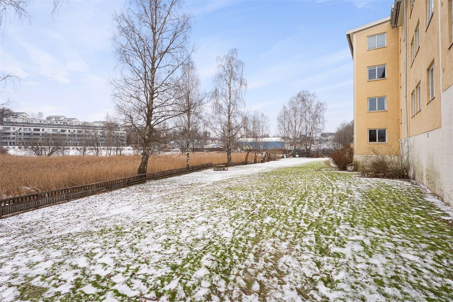 Kort vei til Kyststien som byr på idylliske turmuligheter langs sjøen året rundt.