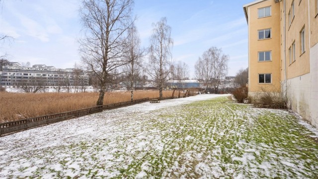 Kort vei til Kyststien som byr på idylliske turmuligheter langs sjøen året rundt.