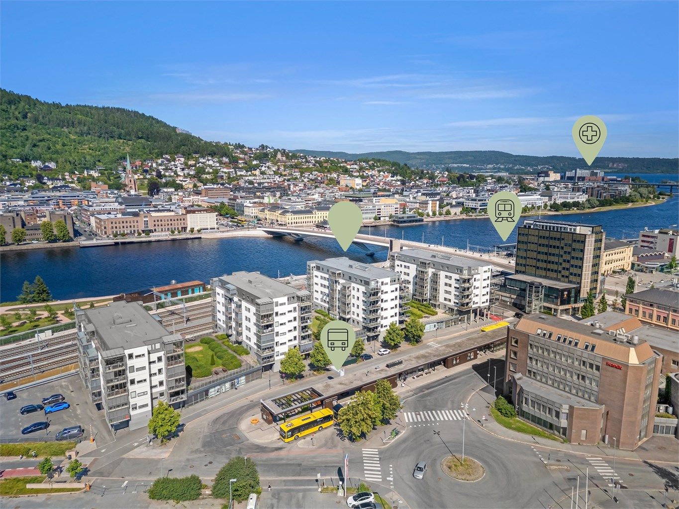 Pendlervennlig beliggenhet med umiddelbar nærhet til Drammen togstasjon og busstasjon.