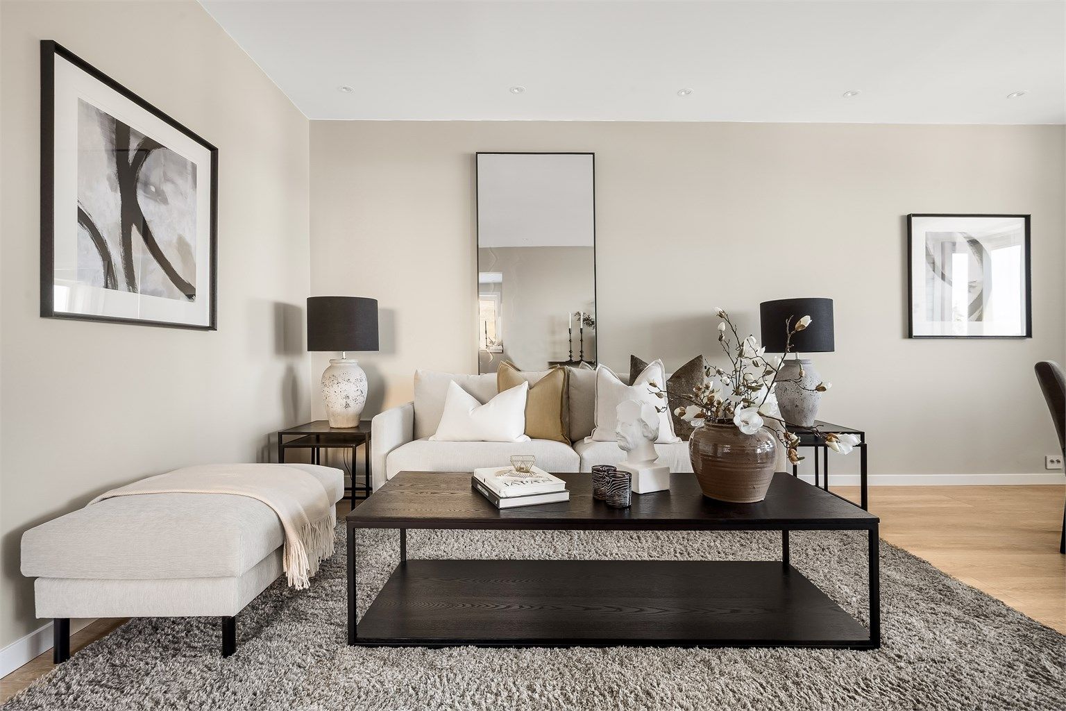 Leiligheten er vesentlig oppgradert og har en elegant og kvalitetssikker finish.