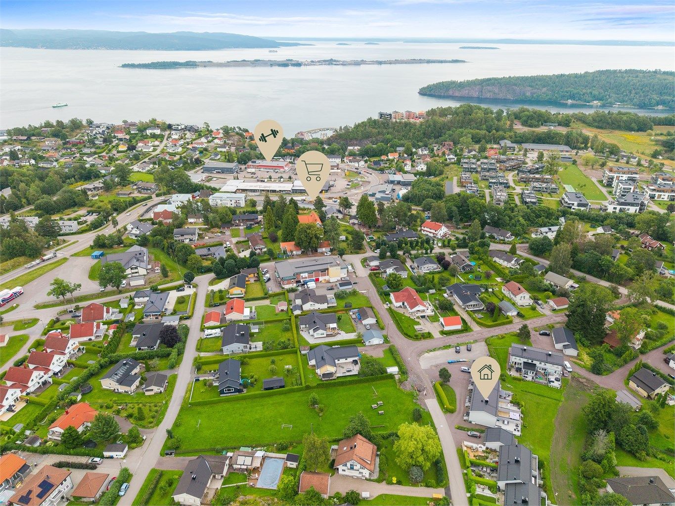 Kleivbrottet ligger like i nærheten og tilbyr både treningssenter og et mangfold av butikker og tjenester