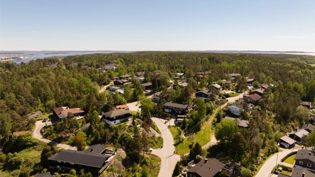 Jaktveien har ingen gjennomgangstrafikk og et svært rolig, barnevennlig miljø.