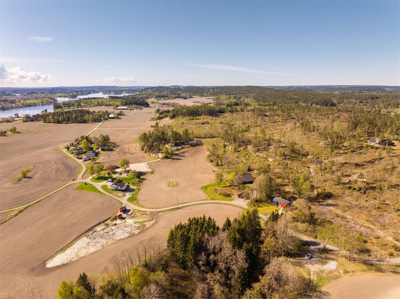 Turmuligheter er det mange av i området, blant annet til toppen av Strømnesåsen rett bak boligen der også Speiderborgen ligger.