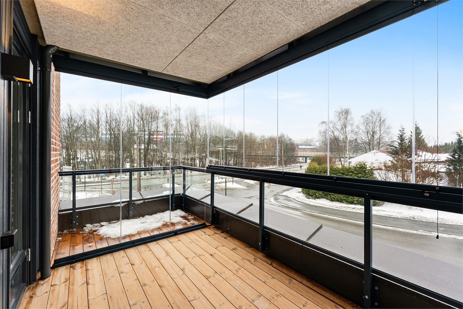 Den innglassede balkongen er på 8 kvm, og balkongen er på 3 kvm