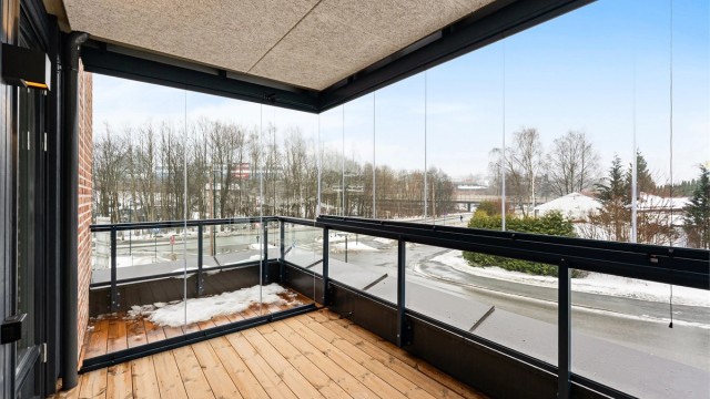 Den innglassede balkongen er på 8 kvm, og balkongen er på 3 kvm