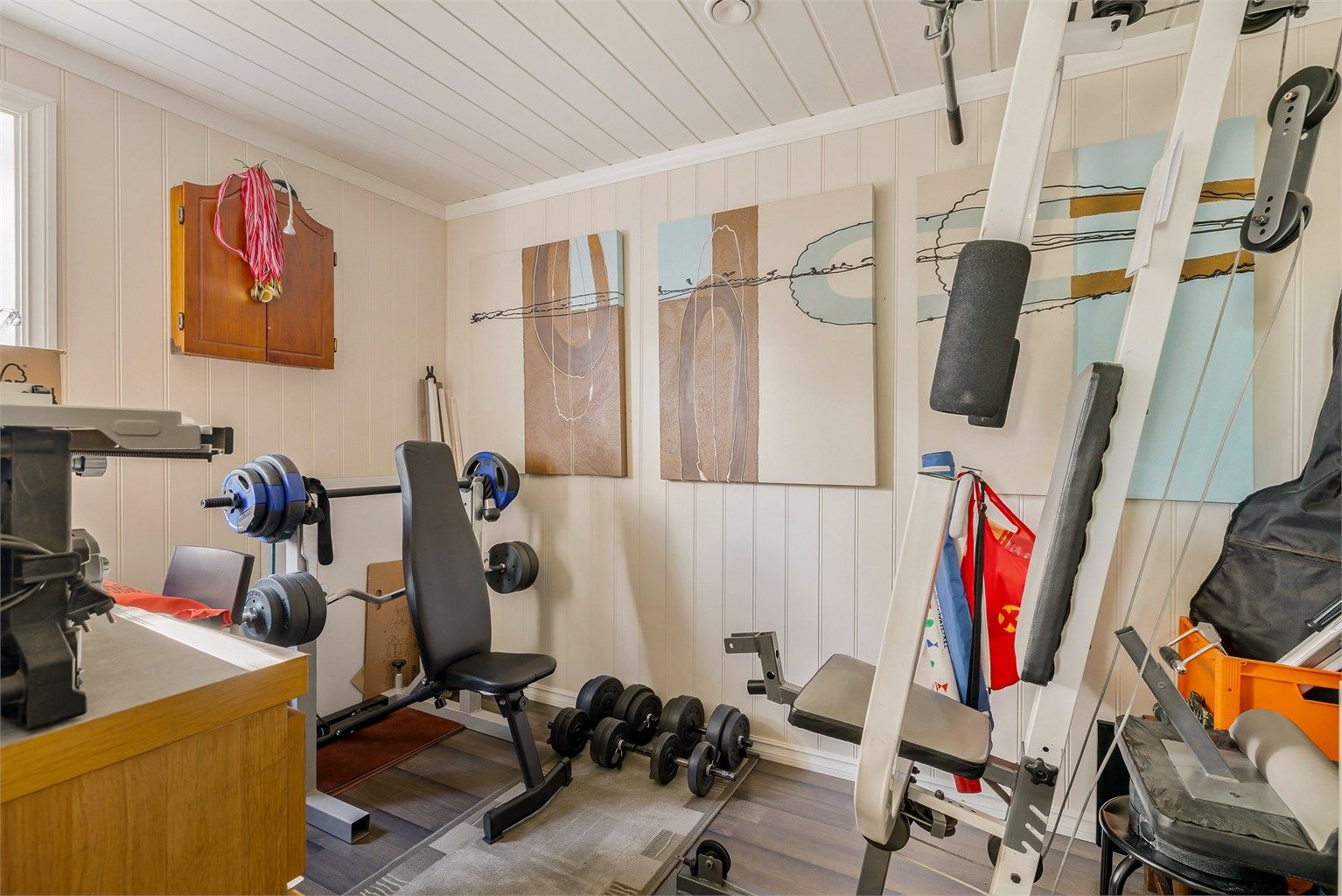 Soverom 2 i leiligheten benyttes i dag til treningsrom/ kontor