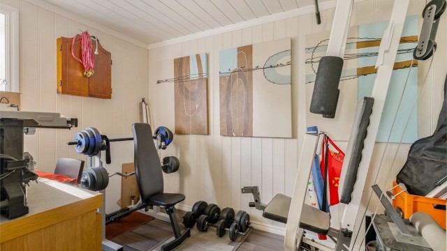 Soverom 2 i leiligheten benyttes i dag til treningsrom/ kontor