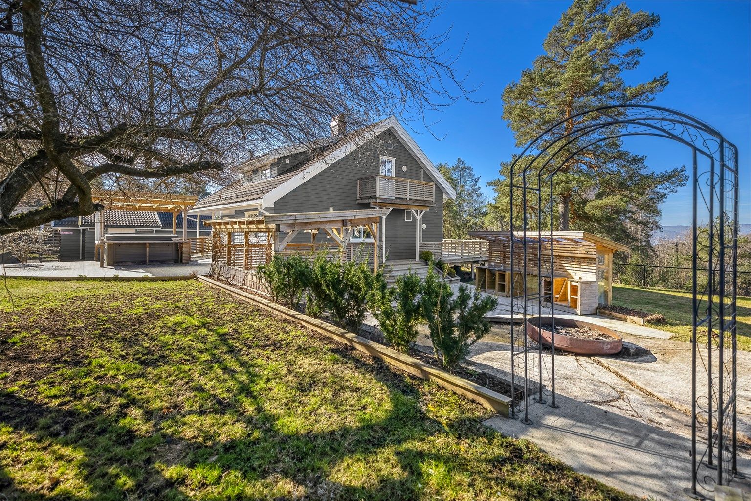 Eiendommen er gjennomført og pent opparbeidet 