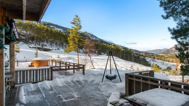 Uteområde med koselig bålpanneplass