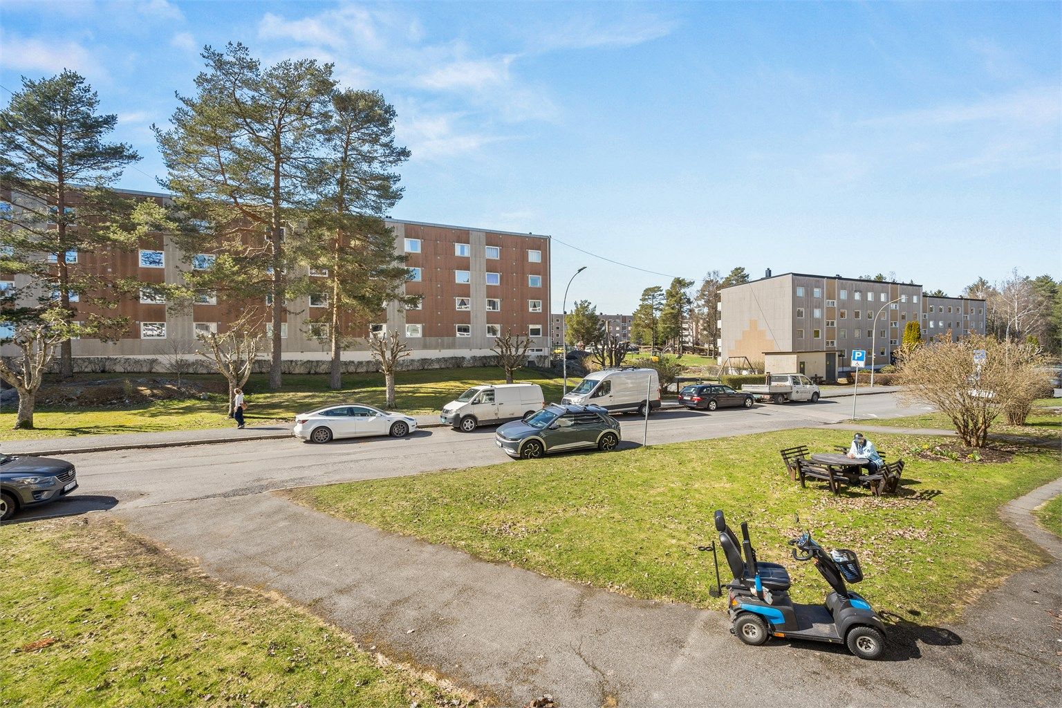 Området er vurdert som «Veldig trygt» av lokalkjente, og har kort vei til både butikker og offentlig transport.