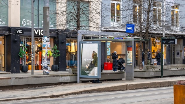 Fra Bogstadveien kan man ta trikken i retning Majorstuen eller sentrum.