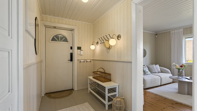 Velkommen inn. Ytterdøren ble byttet i 2012.