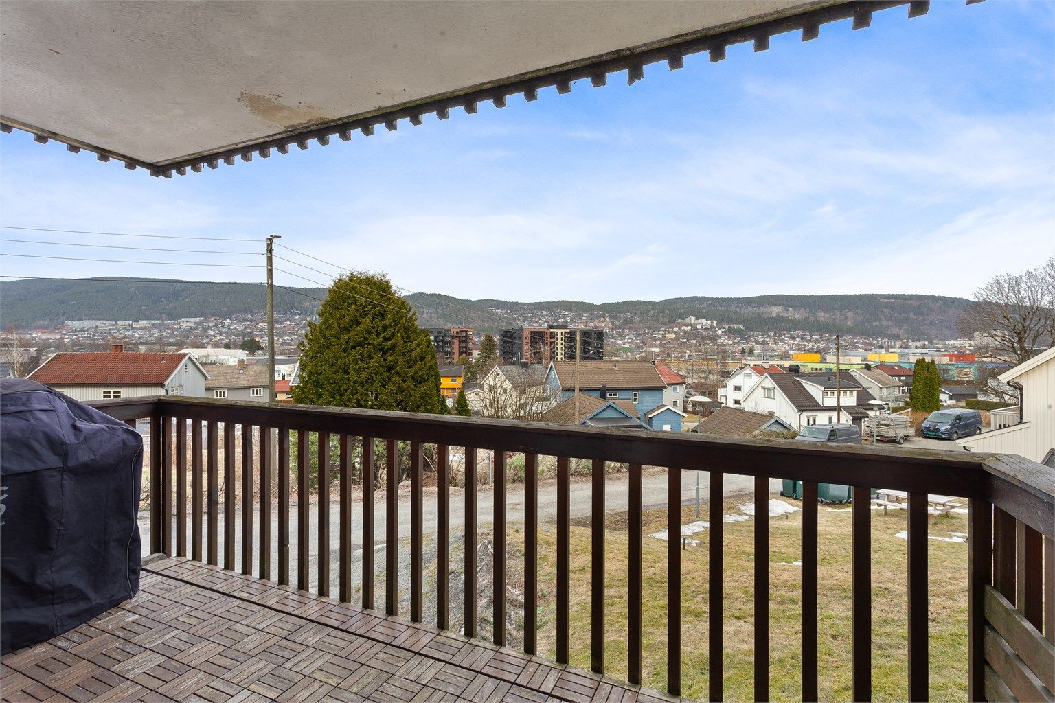 Beliggende i et attraktivt og veletablert område