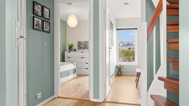 Gangen i andre etasje fordeler til soverommene og badet.