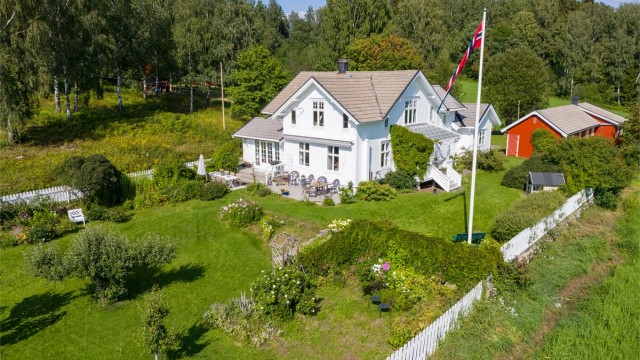 Kongsvegen 550 - Idyllisk småbruk på ca 41 daa med herlig beliggenhet på Jessnes Foto: Skildre v/Bjørnar Fjeldberg