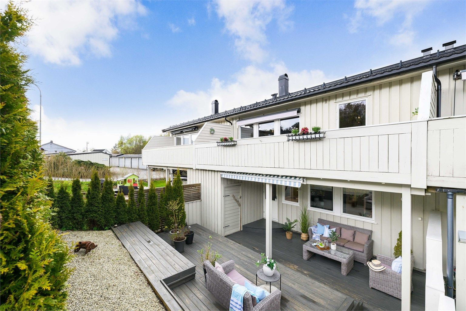 Velkommen til Vardesvingen 70F. Ett flott rekkehus i svært barnevennlig nabolag.