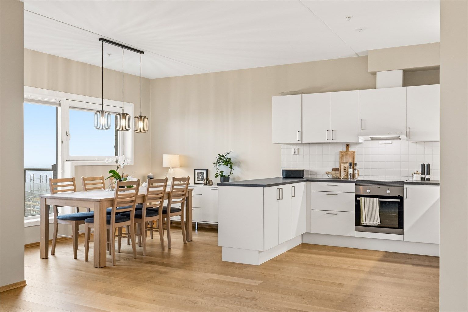 En moderne 3-roms leilighet fra 2022 med åpen stue- og kjøkkenløsning