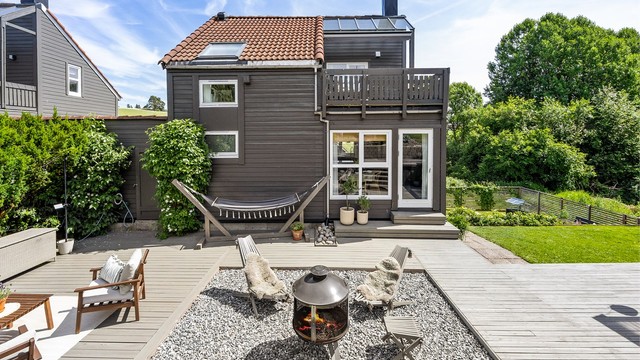 Bålpanne-området er en hyggelig samlingsplass på terrassen.