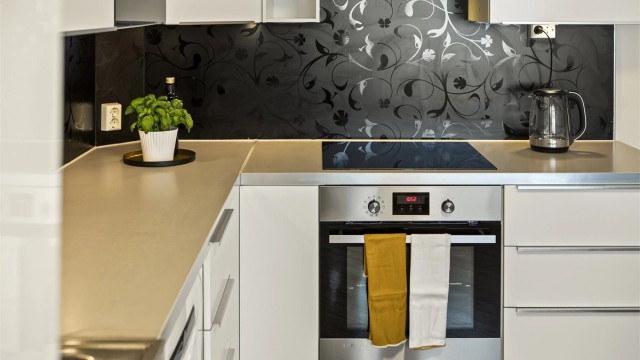 Integrert komfyr og platetopp.